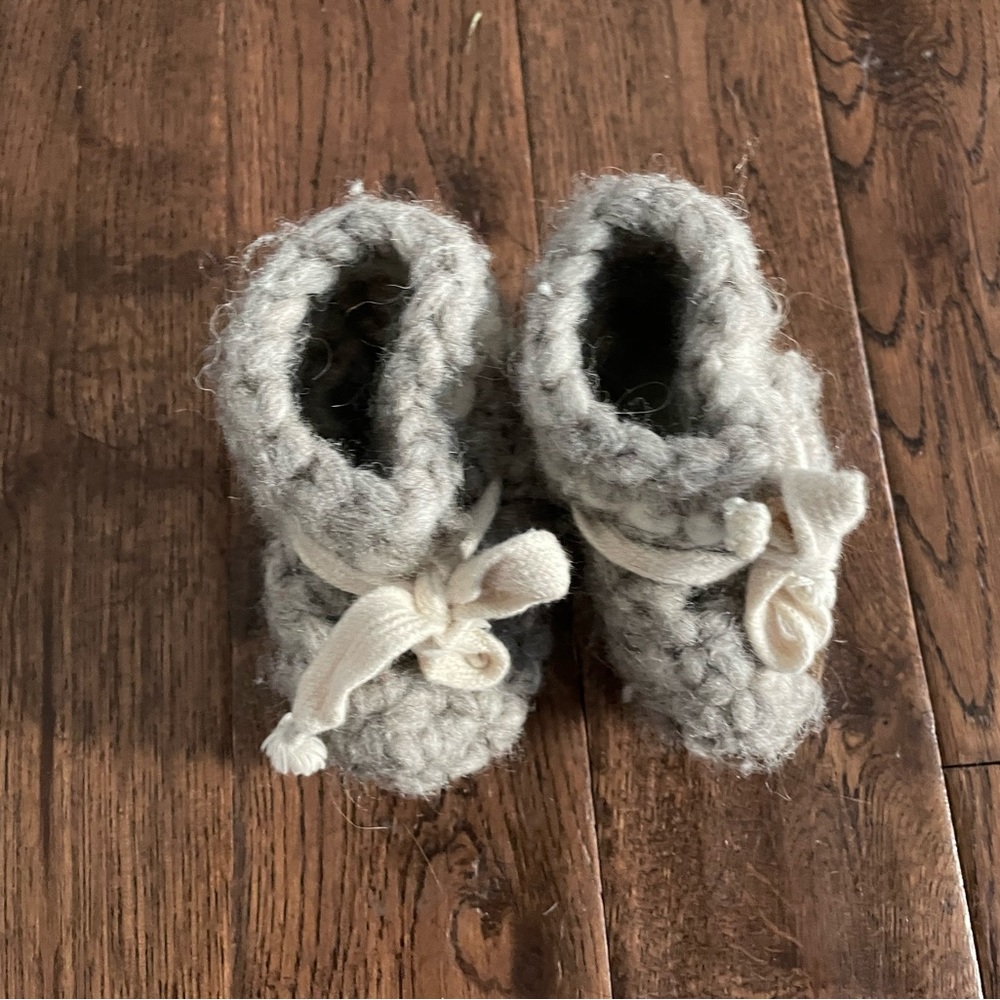 Warm and cozy baby booties!